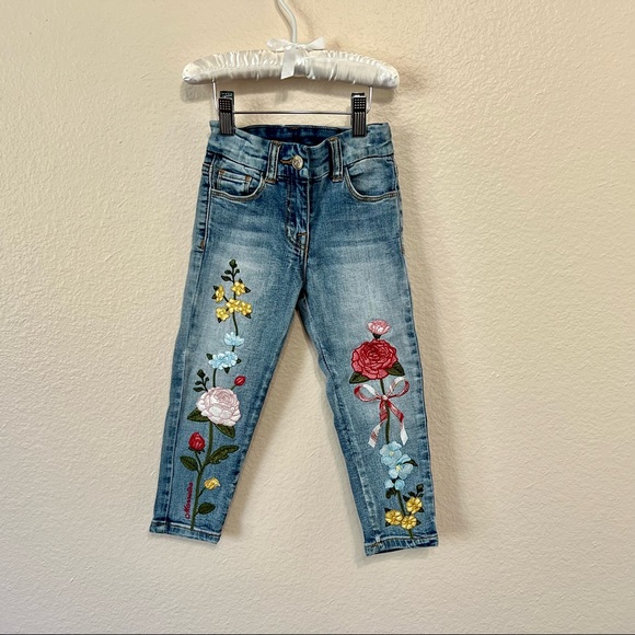 Monnalisa Embroidered Rose Jeans. Size 3 yrs. - Picture 2 of 9